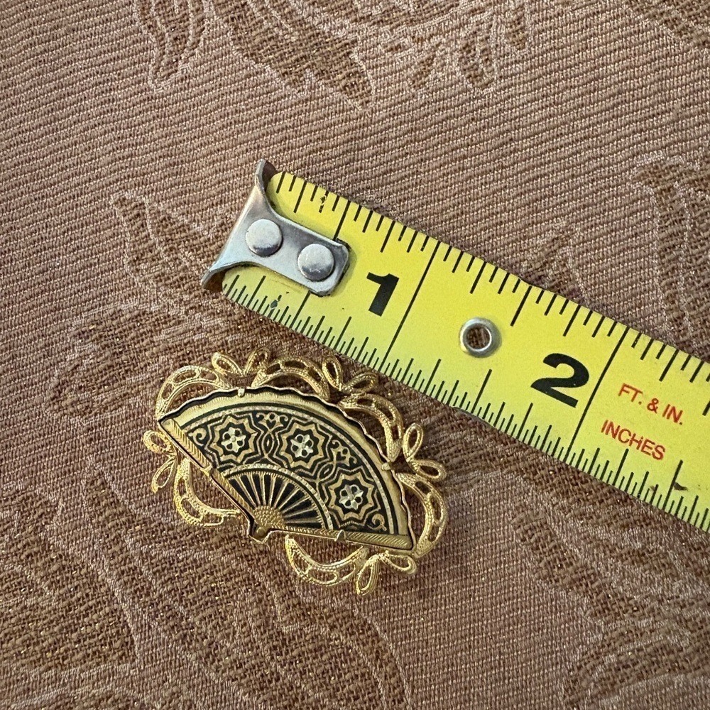 🪭VINTAGE Fan Brooch - Picture 3 of 3